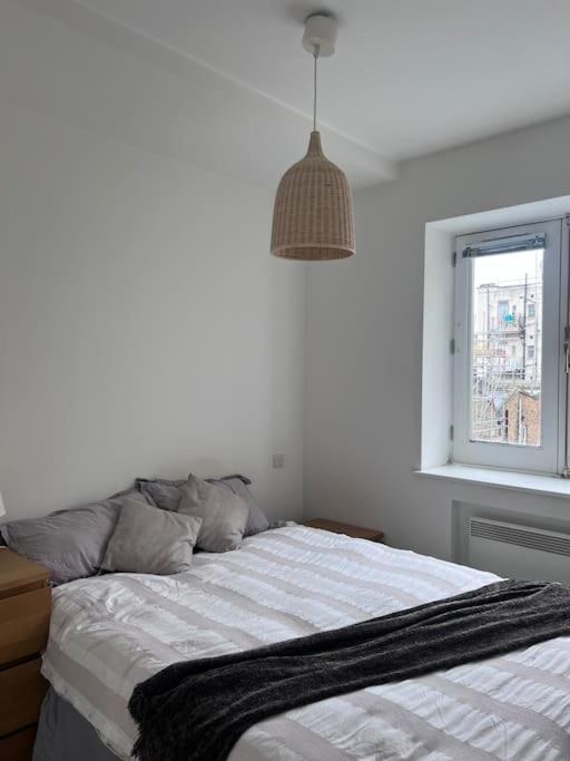 Central , Bright And Modern Flat Up To 4 People London Eksteriør billede